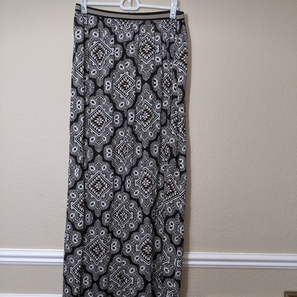 Lightweight Maxi Skirt by Old Navy - Picture 1 of 3